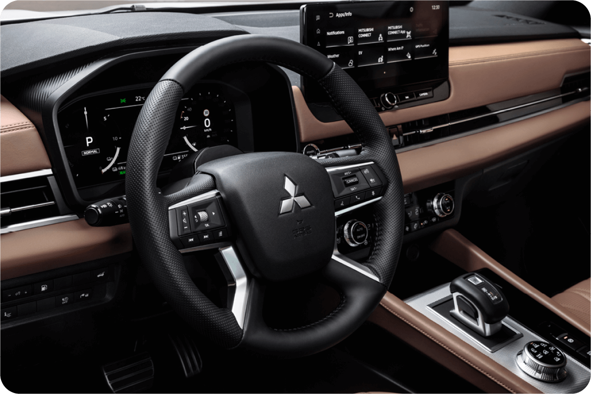 Innenansicht des Mitsubishi Outlander mit Fokus auf das Lenkrad